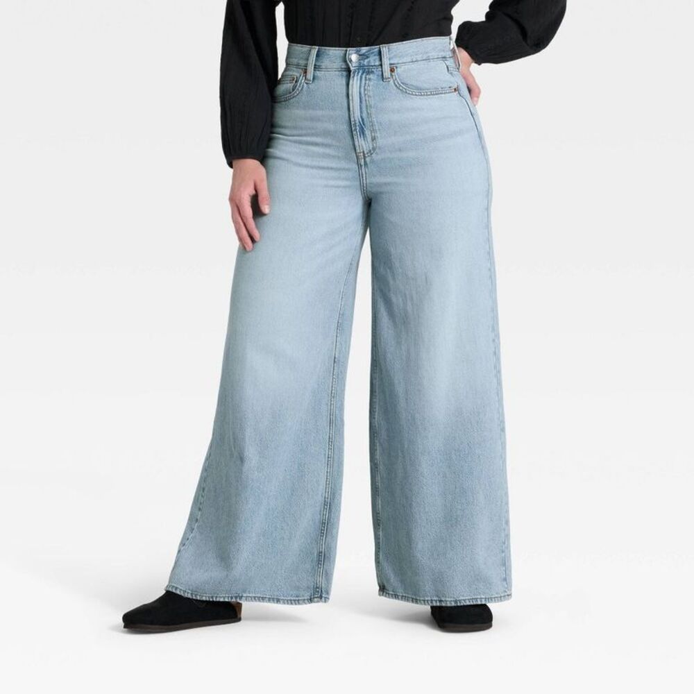 Universal Thread - Women's Highest-Rise Palazzo Wide Leg Jeans - Univ Light Wash - Picture 4 of 4